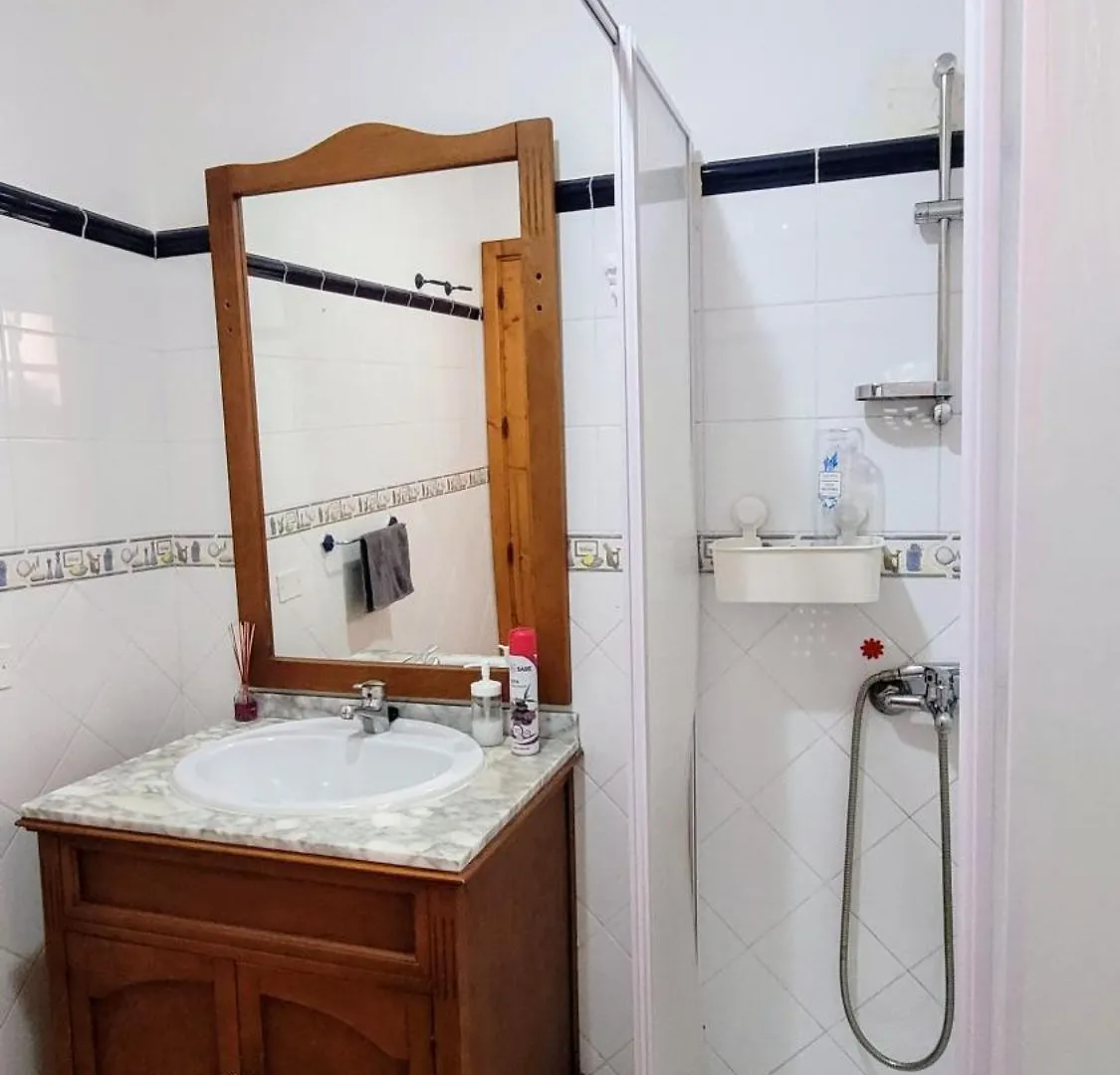 Eden Guesthouse Sardina ゲストハウス