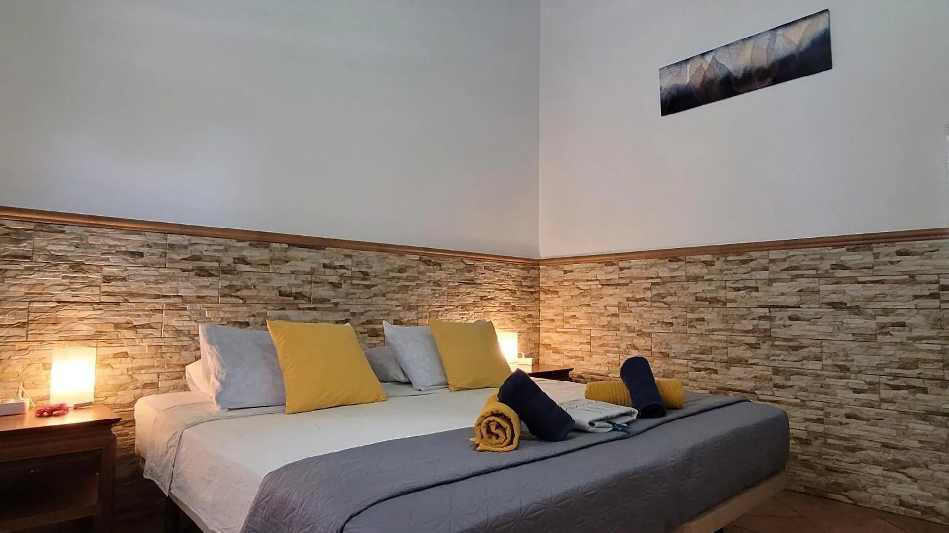 Eden Guesthouse Sardina Spain